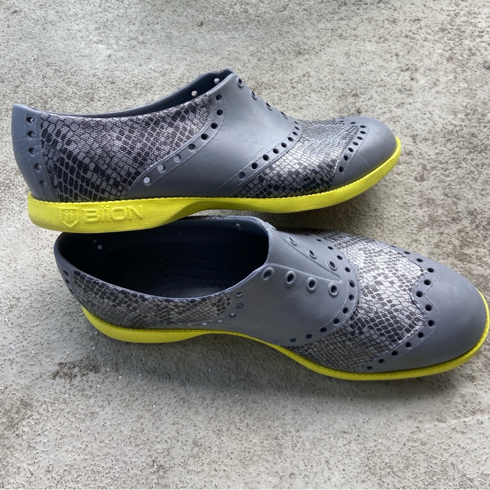 Biion Rubber Golf shoes/ Women’s 7/ Men’s 5 Snakeskin Pattern